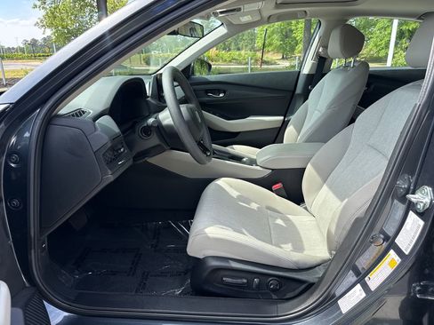 Used 2025 Honda Accord SE image 13