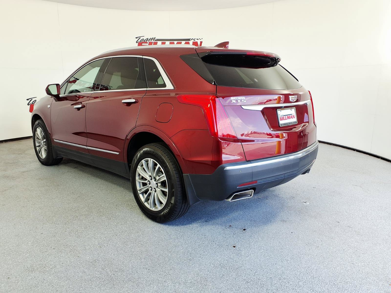 Used 2017 Cadillac XT5 Luxury w/ Driver Awareness Package FWD image 4