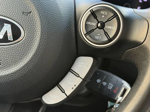 Used 2018 Kia Soul + FWD image 16