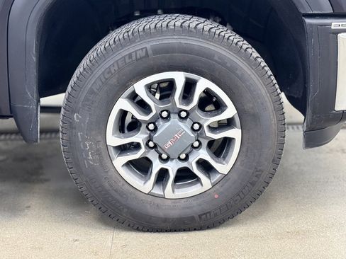 Used 2026 GMC Sierra 3500 SLE w/ Preferred Package image 4