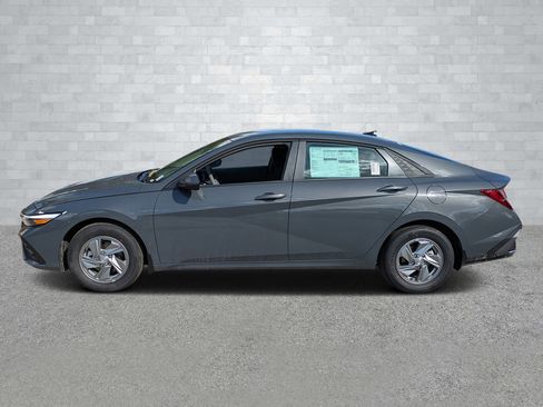 New 2026 Hyundai Elantra SE image 8