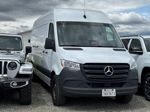 Used 2025 Mercedes-Benz Sprinter 2500 image 2