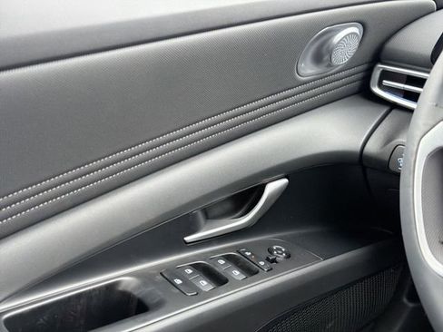 New 2026 Hyundai Elantra Limited w/ Cargo Package FWD image 17