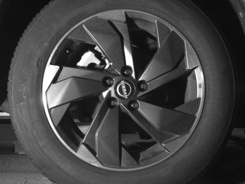 Used 2025 Nissan Rogue SV image 15