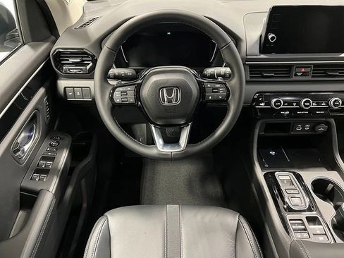 New 2025 Honda Pilot Touring image 17