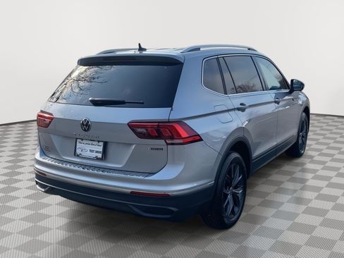 Used 2024 Volkswagen Tiguan SE w/ Panoramic Sunroof Package AWD/4WD image 5