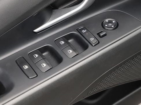 Used 2025 Hyundai Elantra SEL FWD image 15