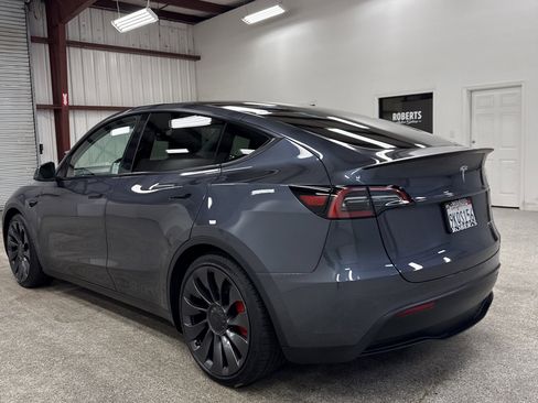 Used 2023 Tesla Model Y Long Range image 17
