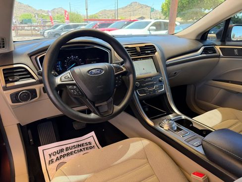 Used 2019 Ford Fusion SE FWD image 13