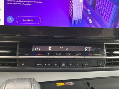 Used 2025 Toyota Sienna XLE image 22