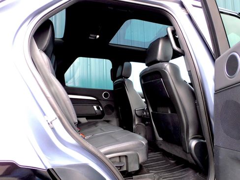 Used 2020 Land Rover Discovery Landmark image 20