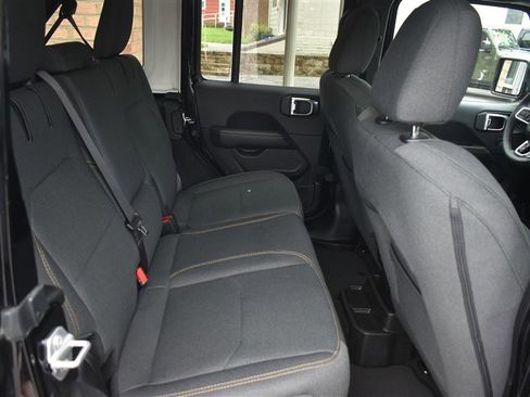 Used 2025 Jeep Wrangler Unlimited Sahara AWD/4WD image 26