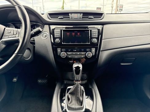 Used 2019 Nissan Rogue SV FWD image 23