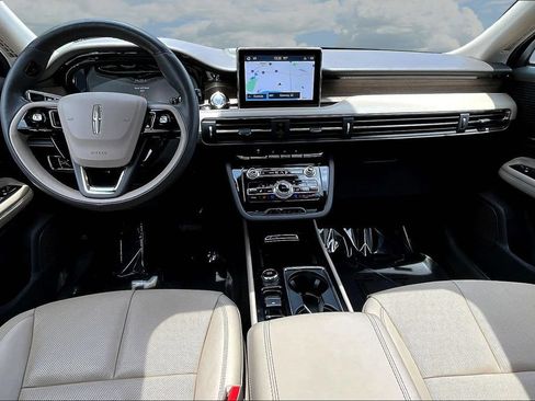 Used 2022 Lincoln Corsair Reserve w/ Equipment Group 201A FWD image 9