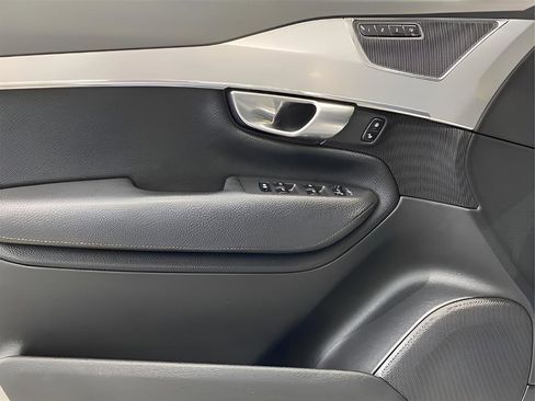 Used 2018 Volvo XC90 T6 Momentum w/ Convenience Package image 9