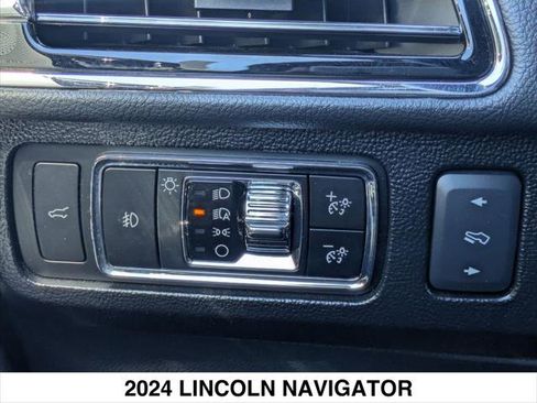 Used 2024 Lincoln Navigator Reserve image 21