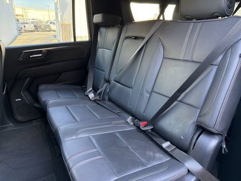 Used 2025 Chevrolet Suburban RST w/ Comfort Package AWD/4WD image 6