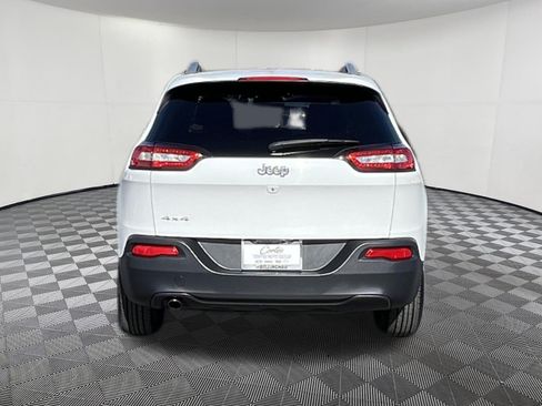 Used 2017 Jeep Cherokee Latitude AWD/4WD image 5