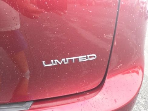 Used 2018 Chrysler Pacifica Limited FWD image 25