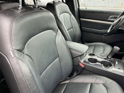Used 2018 Ford Explorer XLT w/ Equipment Group 202A image 26