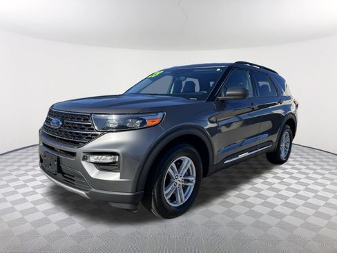 Used 2023 Ford Explorer XLT w/ Equipment Group 202A image 3