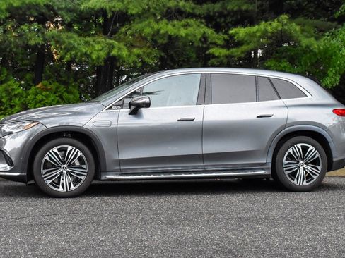 Used 2023 Mercedes-Benz EQS 450+ SUV image 3