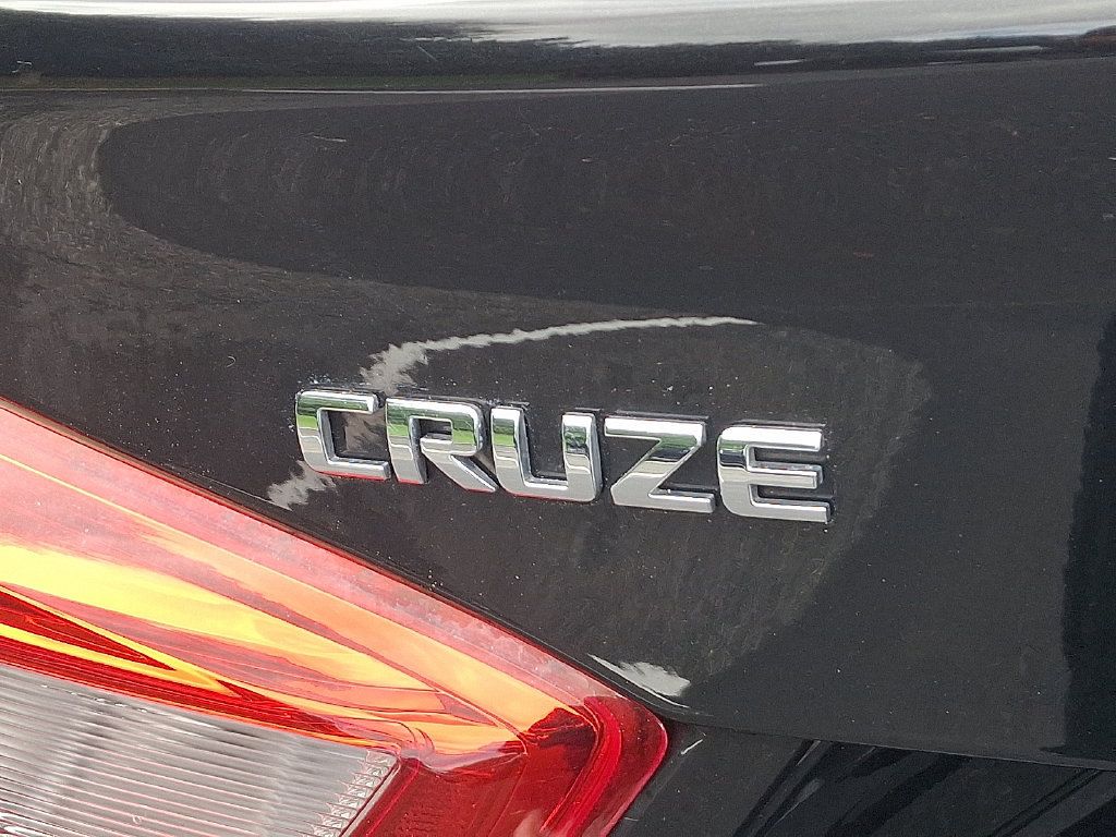 Used 2017 Chevrolet Cruze LS FWD image 30