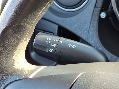 Used 2012 MAZDA MAZDA5 Sport image 22