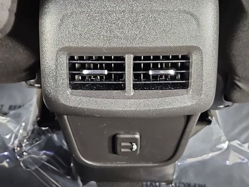 Used 2019 Chevrolet Equinox LT image 23