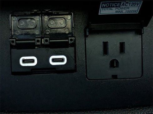 Used 2023 Toyota Highlander Bronze Edition image 17