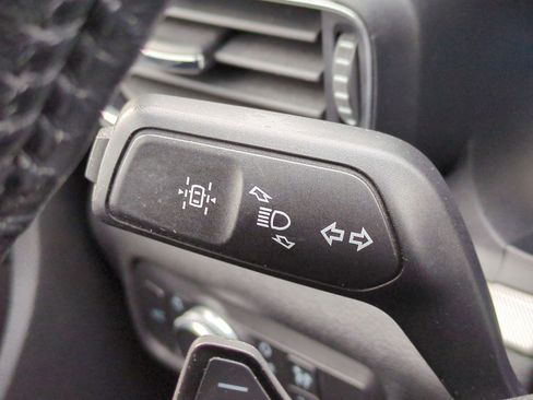 Certified 2020 Ford Explorer XLT w/ Equipment Group 202A image 31