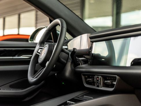 Certified 2025 Porsche Macan 4 Electric image 41