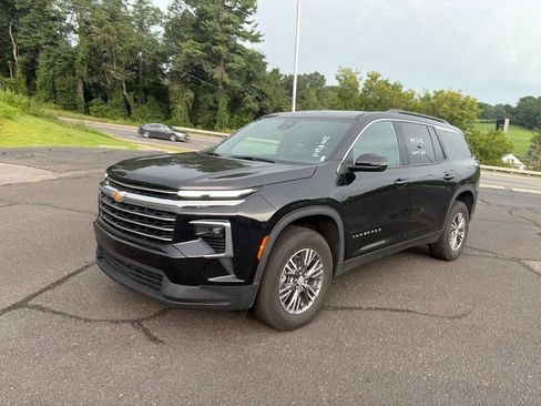 Used 2026 Chevrolet Traverse LT AWD/4WD image 4