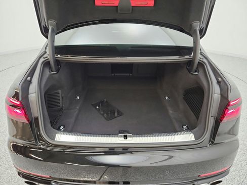Used 2022 Audi S8 AWD/4WD image 21