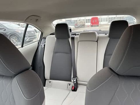Used 2022 Toyota Corolla LE image 5