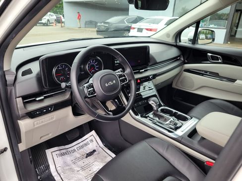 Used 2023 Kia Carnival EX FWD image 17