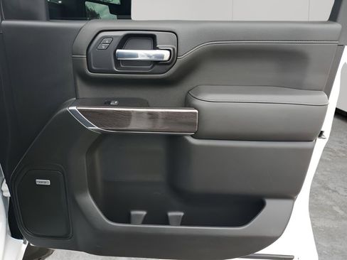 Used 2022 Chevrolet Silverado 2500 LTZ w/ LTZ Plus Package image 13