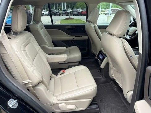 Used 2023 Lincoln Aviator Reserve w/ Equipment Group 201A AWD/4WD image 26