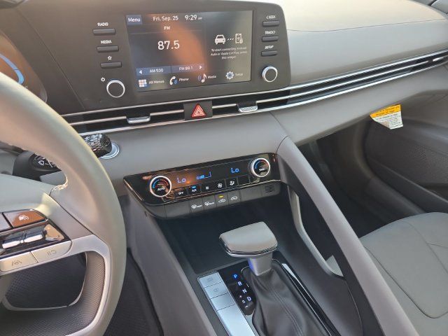 Used 2025 Hyundai Elantra Sport FWD image 11