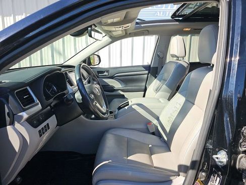 Used 2018 Toyota Highlander Limited Platinum image 5