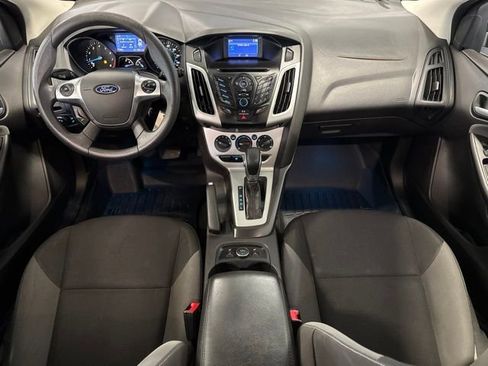 Used 2014 Ford Focus SE w/ SE Winter Package FWD image 5