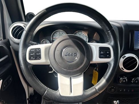 Used 2014 Jeep Wrangler Unlimited Sahara w/ Dual Top Group AWD/4WD image 27