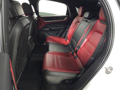 Used 2024 Porsche Cayenne S AWD/4WD image 41