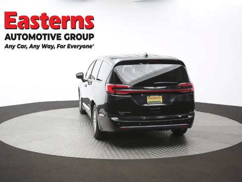 Used 2023 Chrysler Pacifica Touring-L FWD image 37