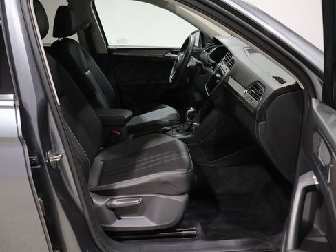 Used 2022 Volkswagen Tiguan SE image 22