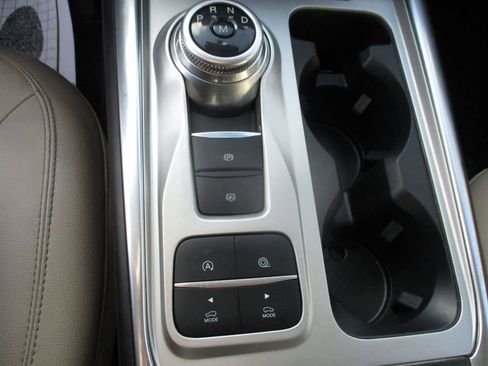 Used 2020 Ford Explorer XLT w/ Equipment Group 202A image 6