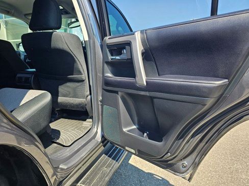 Used 2016 Toyota 4Runner SR5 AWD/4WD image 15