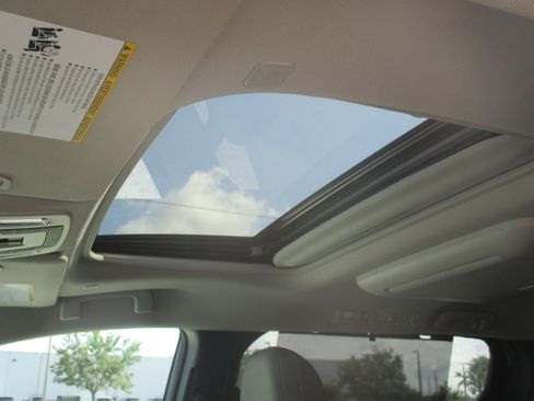 Used 2026 Toyota Sienna XLE FWD image 23