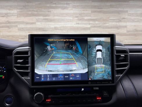 Used 2024 Toyota Tundra Platinum image 9