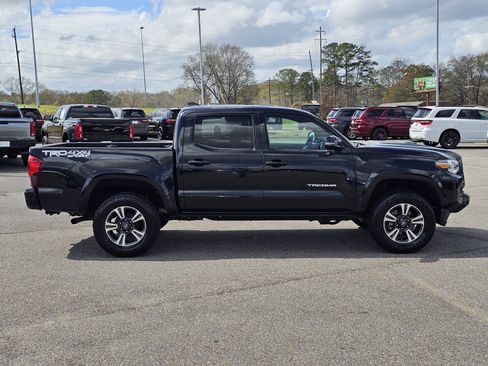 Used 2019 Toyota Tacoma TRD Sport image 7